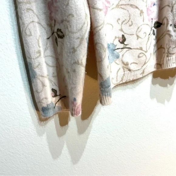 Liz Claiborne Floral Knit Sweater Size L. Calm Soft Pattern Like New Comfortable - Picture 6 of 8